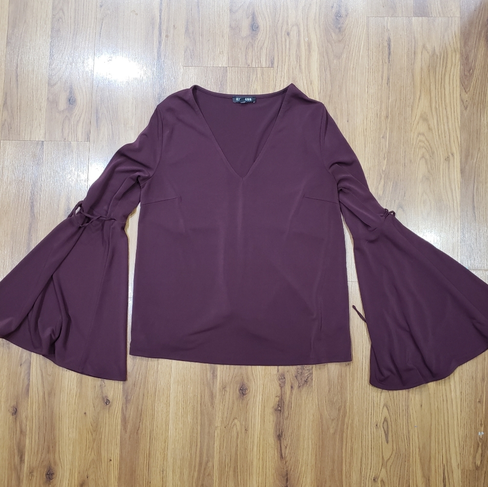 Express flare sleeve maroon blouse!